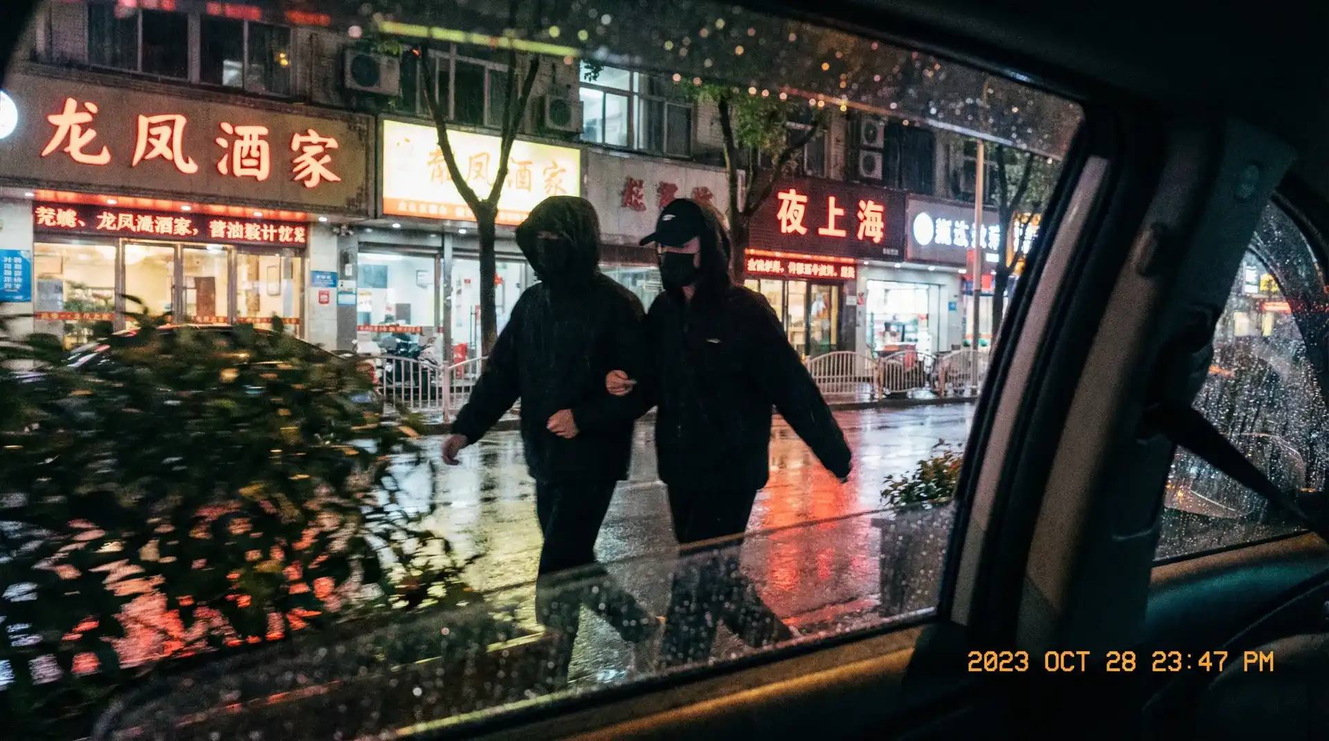小马拉大车童子鸡 - 顶流明星深夜密会现场抓拍照片